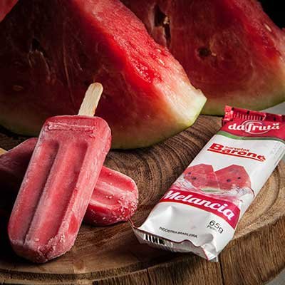 Picolés de melancia